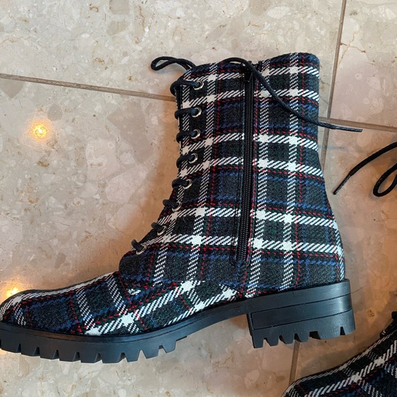 Plaid boots - Picture 2 of 4